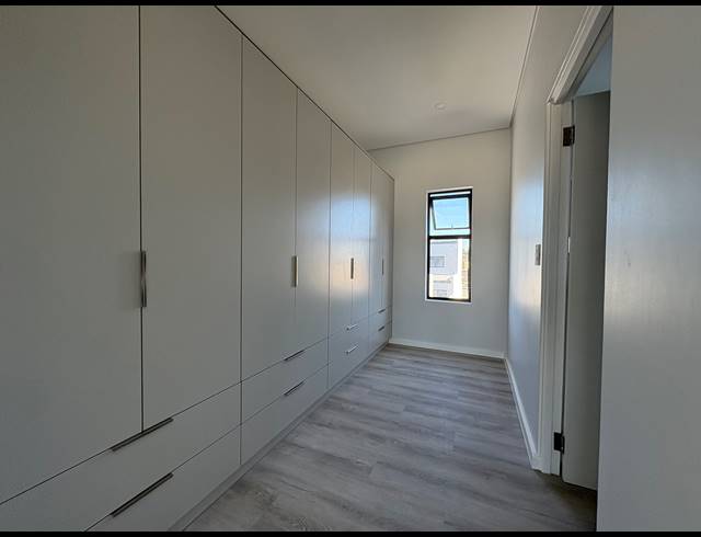 4 BEDROOM HOUSE FOR SALE IN SANDOWN